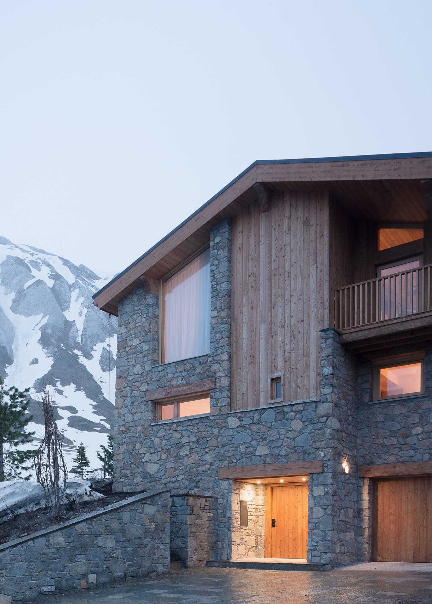 1 THUMB SIMONE BOSSI 2024 120 COVER