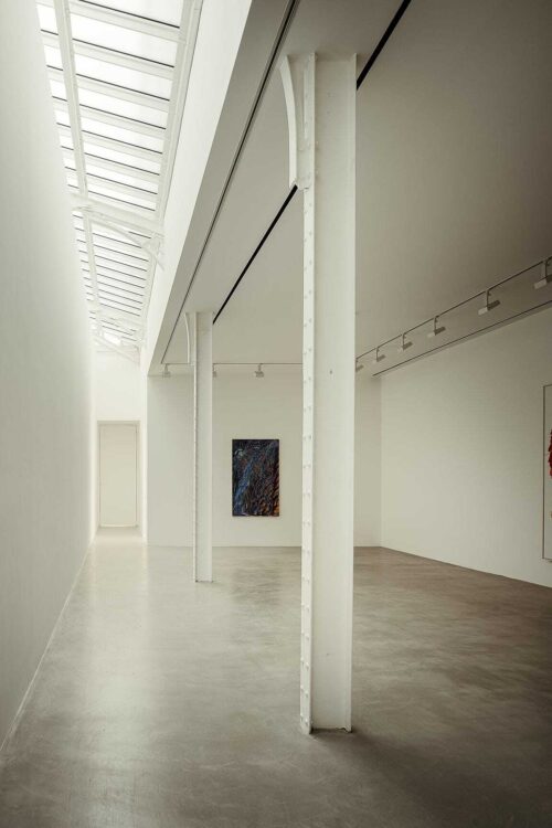 David Zwirner Paris 2024 with Chris Ofili s painting Waterfall showers 2022 2024 Photo Yohann Fontaine 14