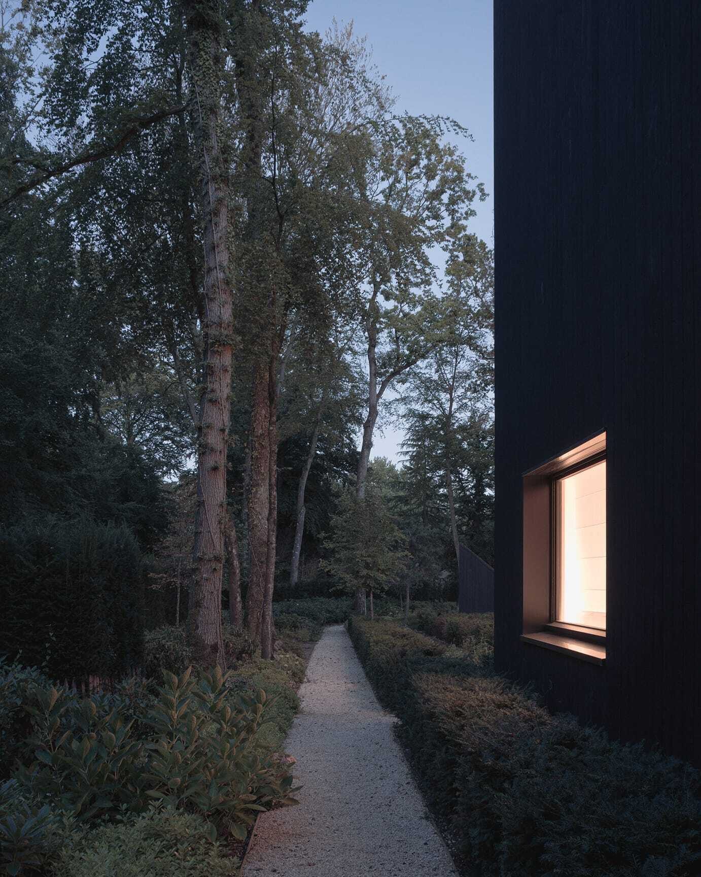 1 THUMB SIMONE BOSSI 2025 1014