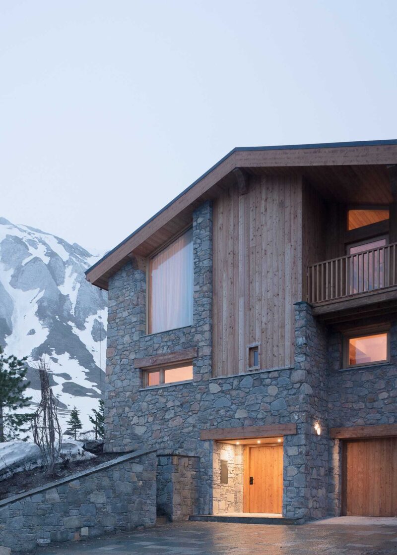 1 THUMB SIMONE BOSSI 2024 120 COVER